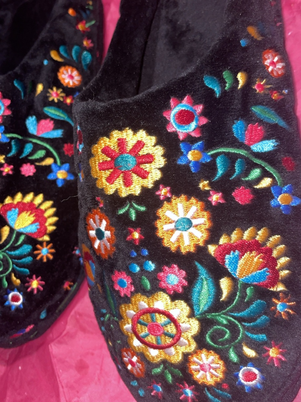 Black Embroidered Floral Slip-On Slippers for Women - Picture 10 of 12